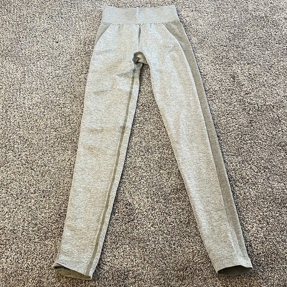 Gymshark light grey leggings XS - Picture 2 of 3